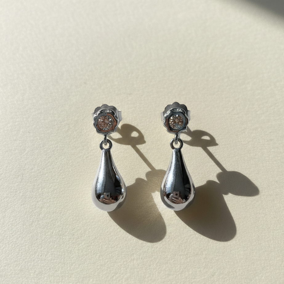 925 sterling silver Nura drop earrings with minimalist teardrop silhouette.