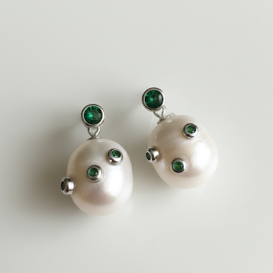 Round freshwater pearl earrings with green zircon accents in 925 sterling silver – Éter Jewelry